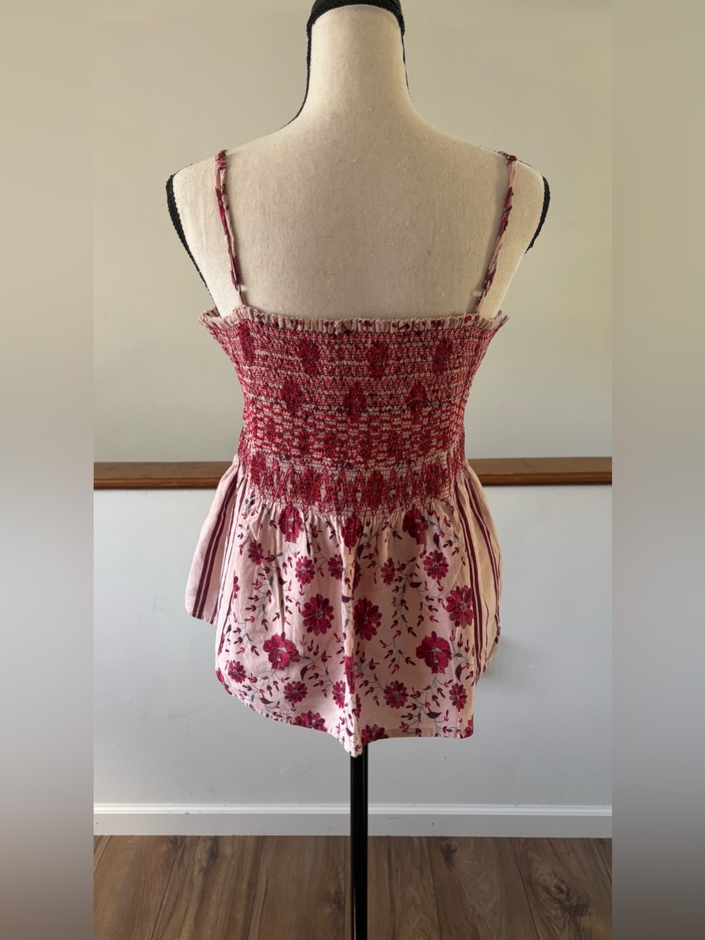 Lucky Brand Smocked Floral Babydoll Top Size Medium - Picture 2 of 10